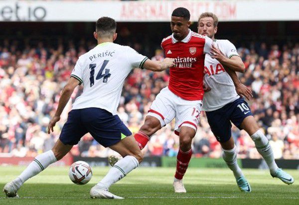英语老师乖乖挽起裙子